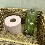 Affittacamere Climatisé Avec Balcon, Kitchenette équipée, Douche, Baignoire, Wc Et Bureau Genay (Rhone)