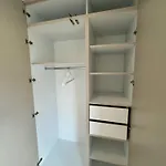 Climatisé Avec Balcon, Kitchenette équipée, Douche, Baignoire, Wc Et Bureau Affittacamere