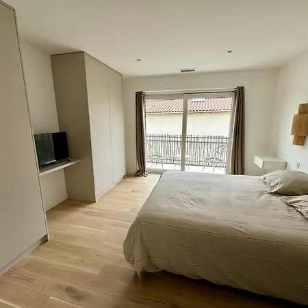 Affittacamere Climatise Avec Balcon, Kitchenette Equipee, Douche, Baignoire, Wc Et Bureau *